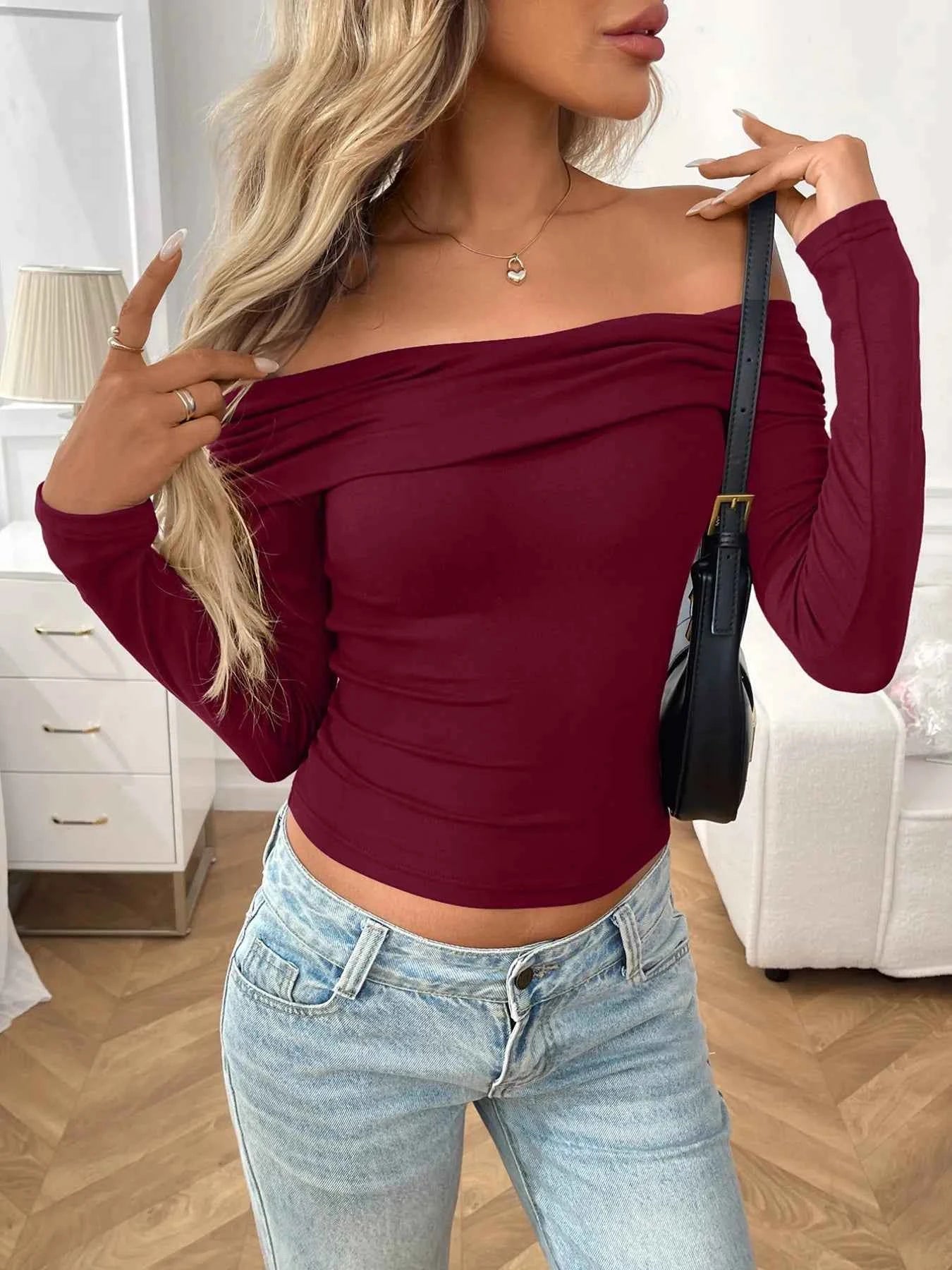 Off-Shoulder Long Sleeve Fitted T-Shirt 0c218aff-4a66-4420-924c-6137c0e7cc0a-Max-Origin
