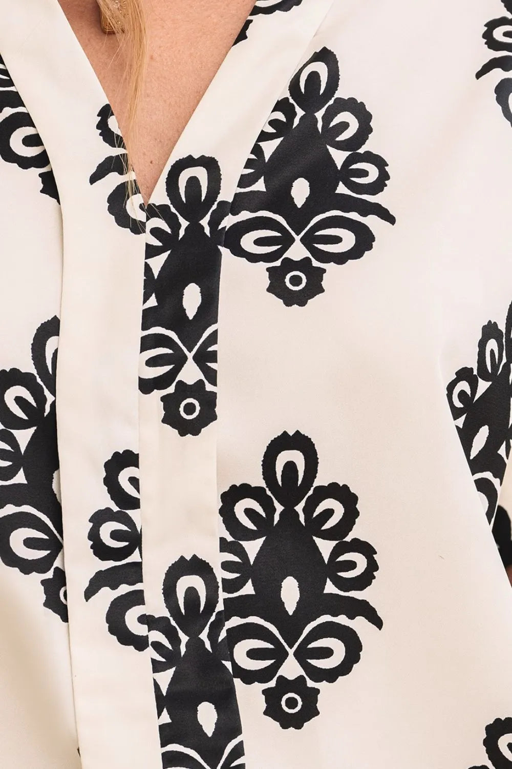 Printed Short Sleeve Loose Blouse 0cdb751d-ae86-4588-bb30-15f997b8ecd2-Max-Origin