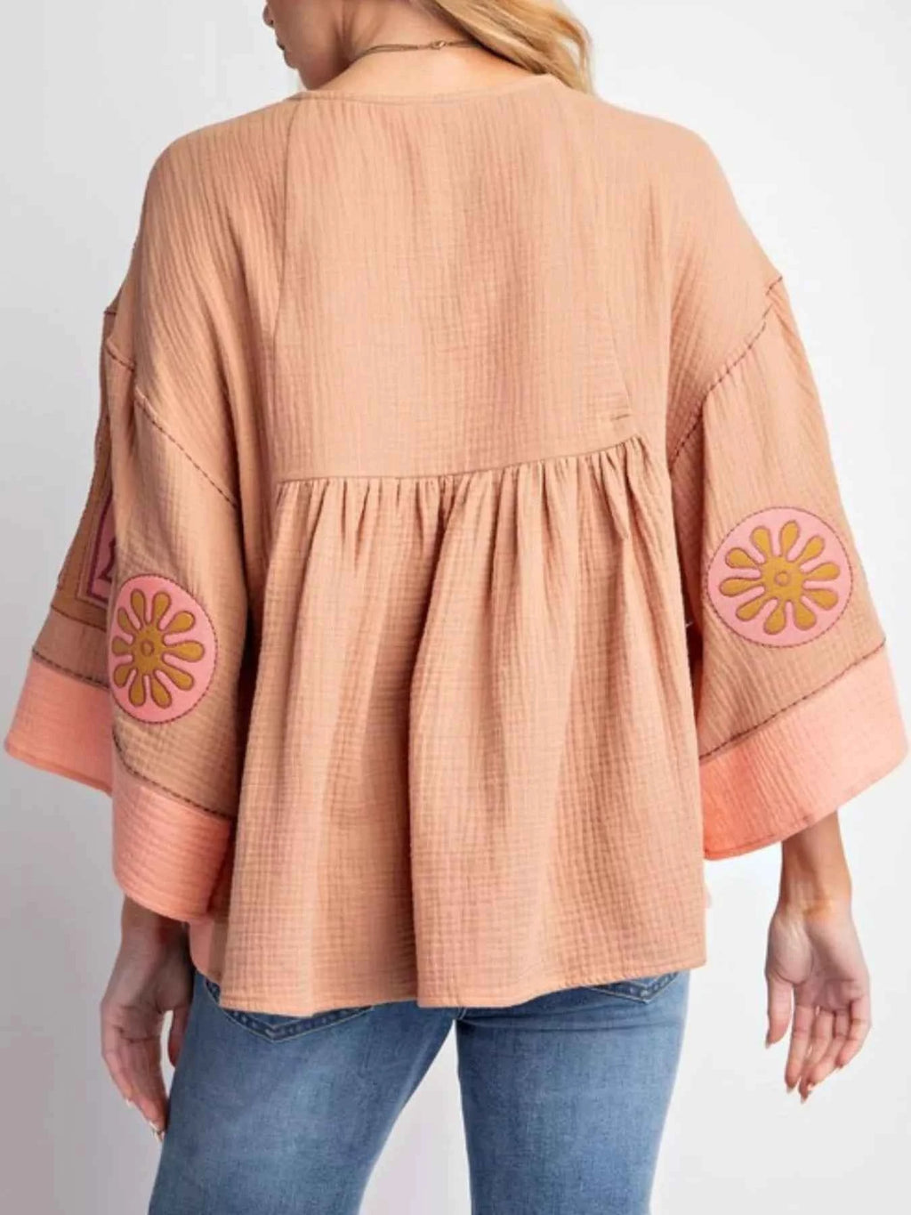 Printed V-Neck Top with Contrast Trim Details 0f2f39f3-e1b6-42c2-ae9a-0488b983af15-Max-Origin