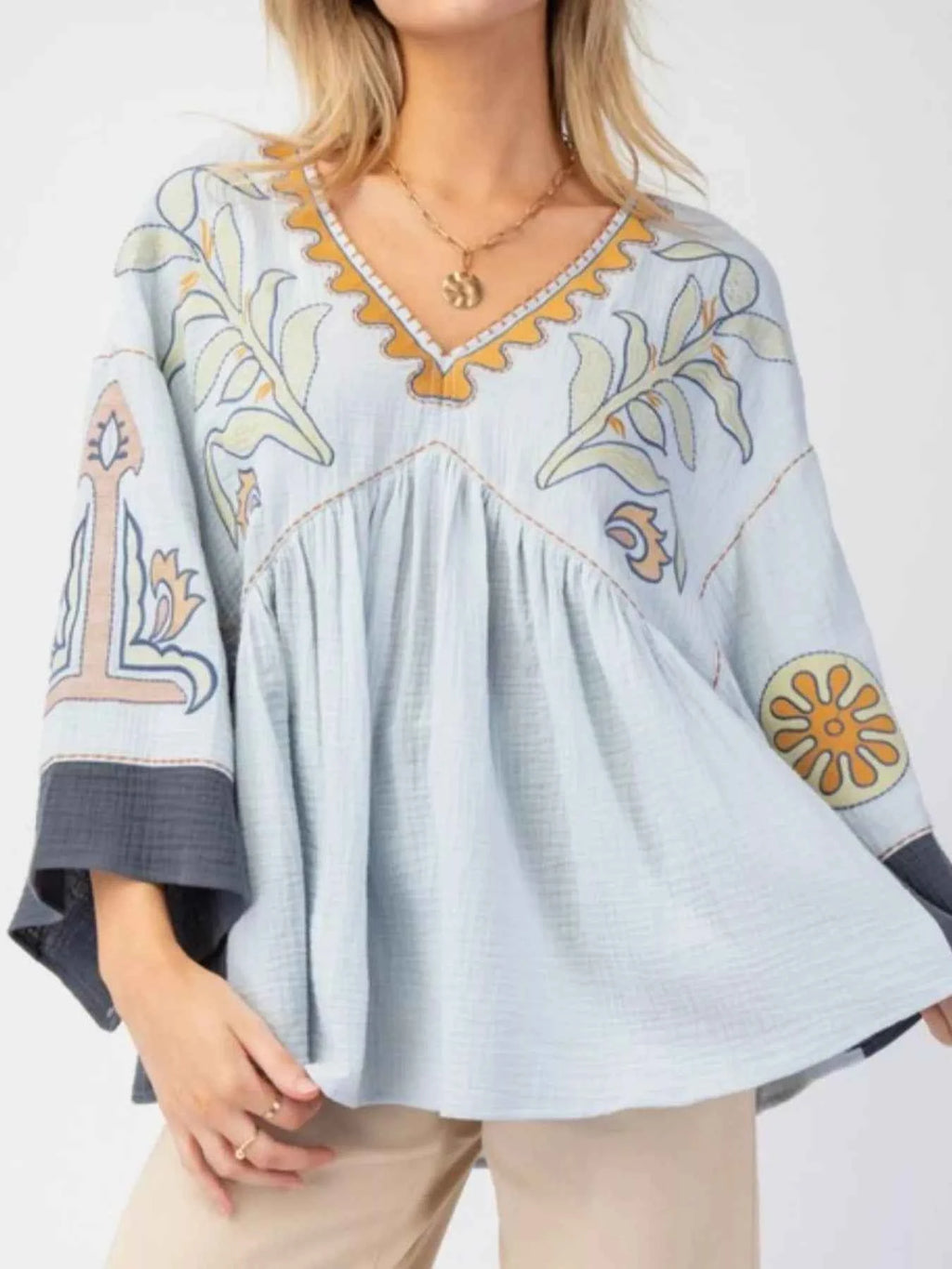 Printed V-Neck Top with Contrast Trim Details 0f3837d2-d51c-4770-b8d2-56d36b80d9dc-Max-Origin