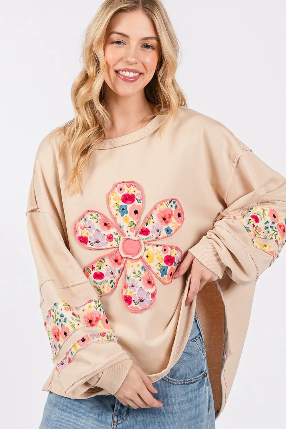 SAGE + FIG Daisy Patch Applique Long Sleeve Sweatshirt 10730119-4624-4abb-841e-f75dda3cc8d9-Max