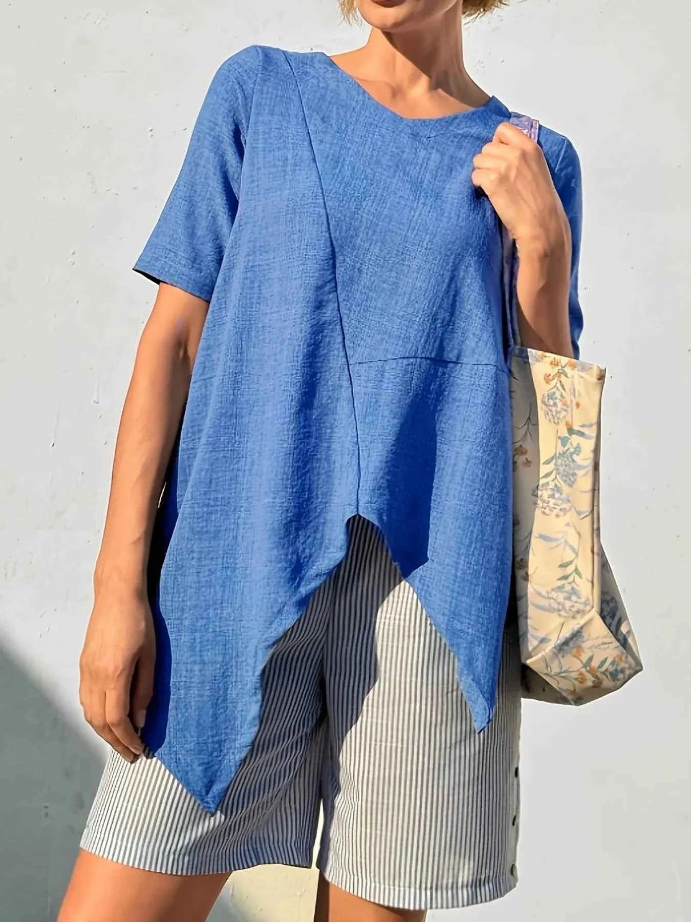 Asymmetric Hem Relaxed Fit T-Shirt Sky Blue 10993cb6-5849-436c-8eec-4cd9c55d3ca0-Max-Origin