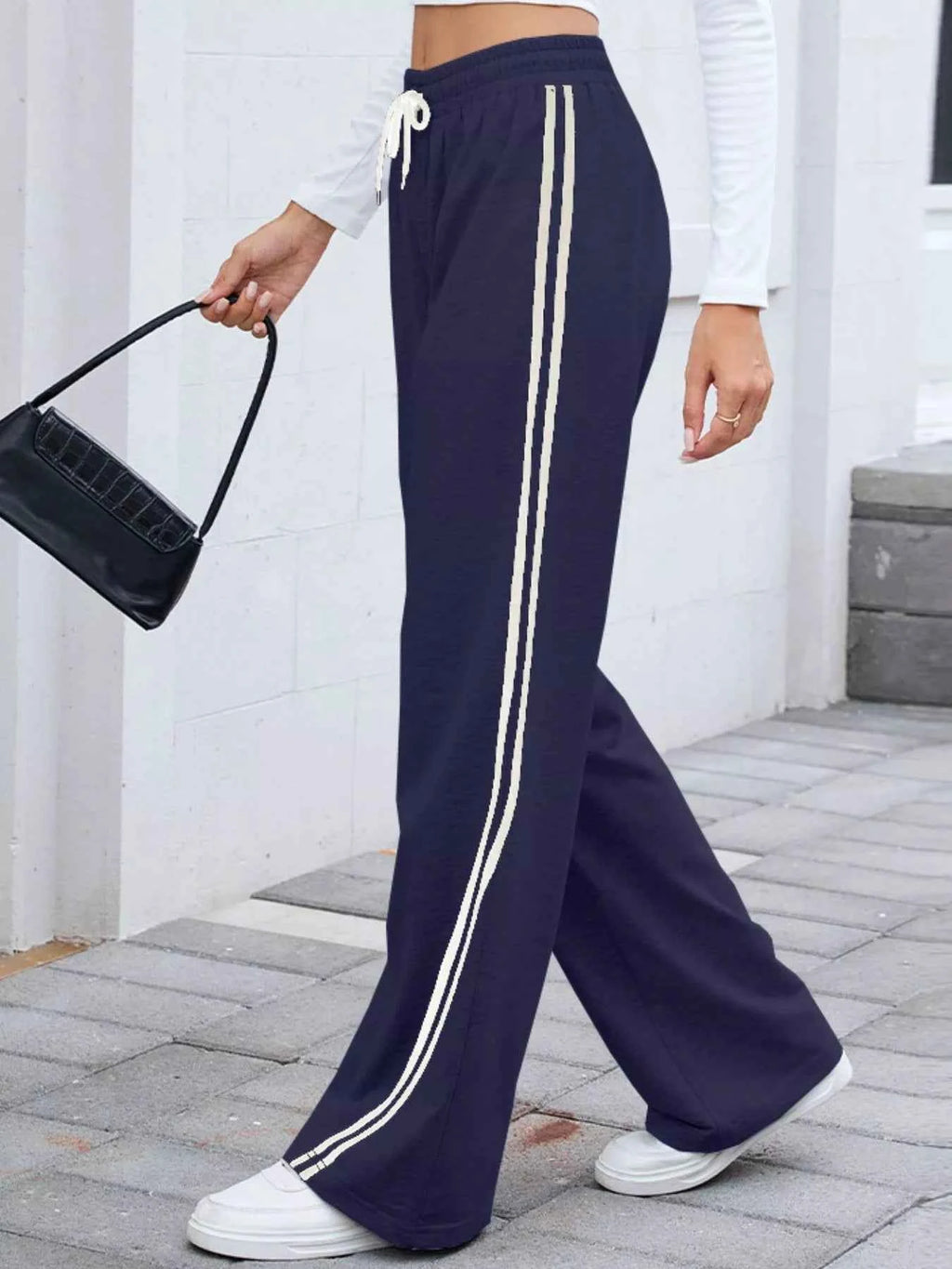 Side Striped Wide Leg Pants 11ab5ca3-9646-45b1-afce-07ce5fca00af-Max-Origin