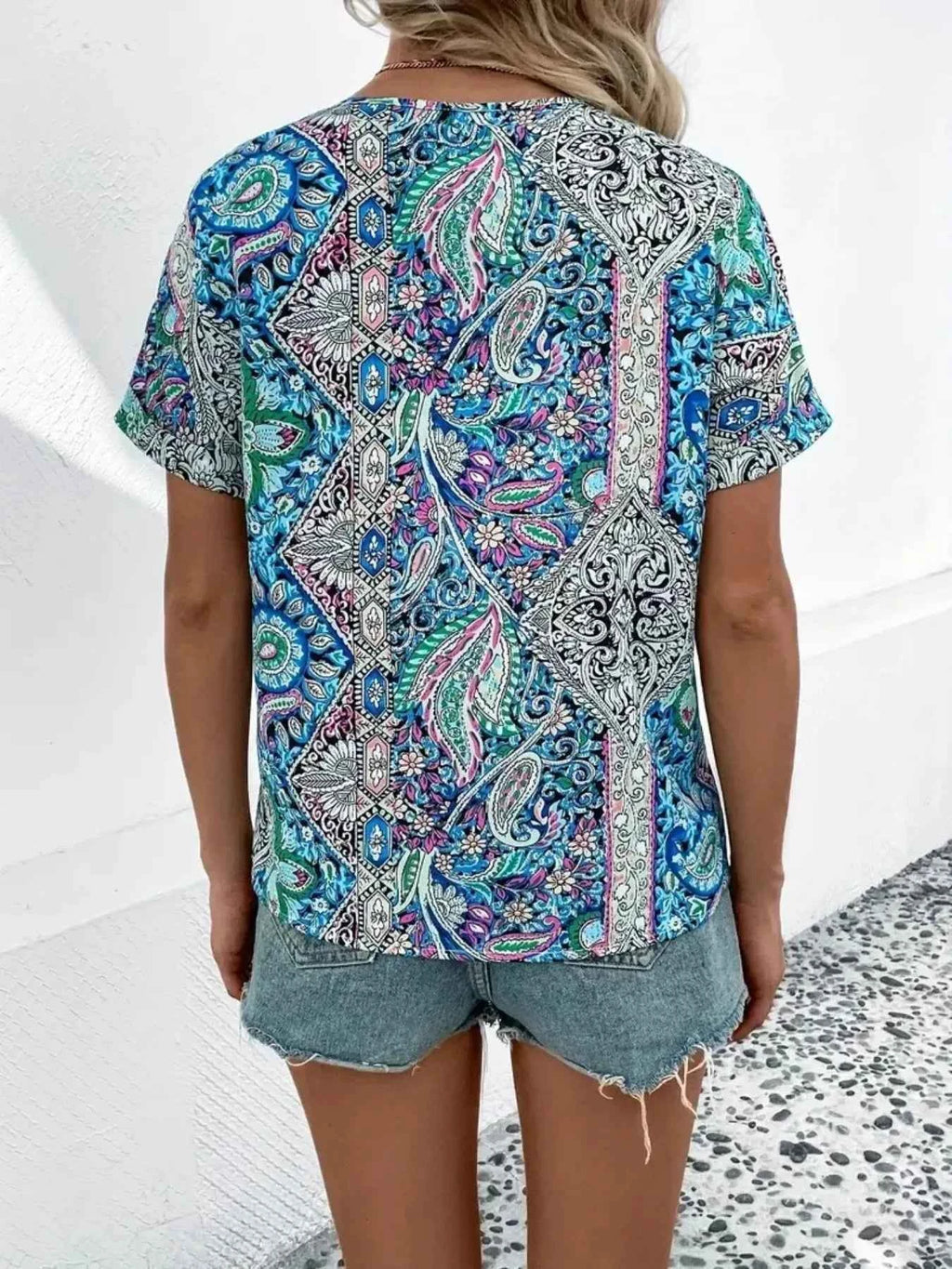 Bohemian Paisley Print V-Neck Short Sleeve T-Shirt 1391a738-92ac-4cd4-9db4-eb7a37539fba-Max-Origin_8d6ae6e1-6467-4ab9-b45c-c3eaa672e0eb