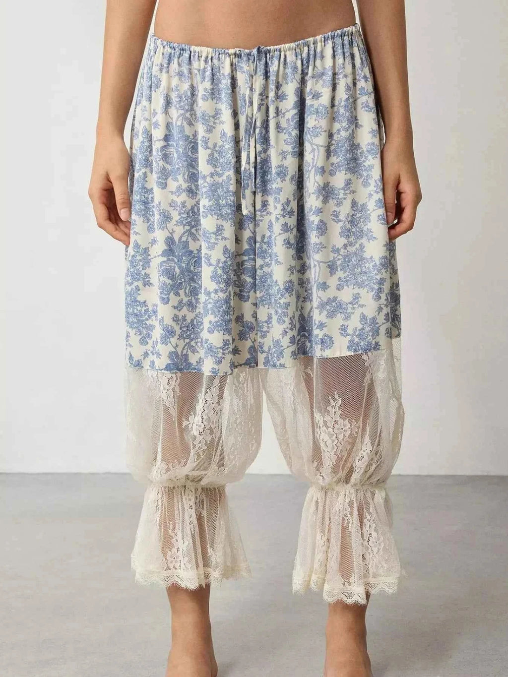 Floral Lace Patchwork Pants 13da9fea-42e1-46b6-ac07-1e1f779b6d2f-Max-Origin