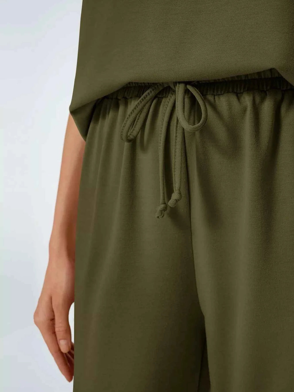 Full Size Round Neck Short Sleeve Top and Pants Set Plus Size 140db61bd2bd4269bcdefcdba4f55a3f-Max-Origin