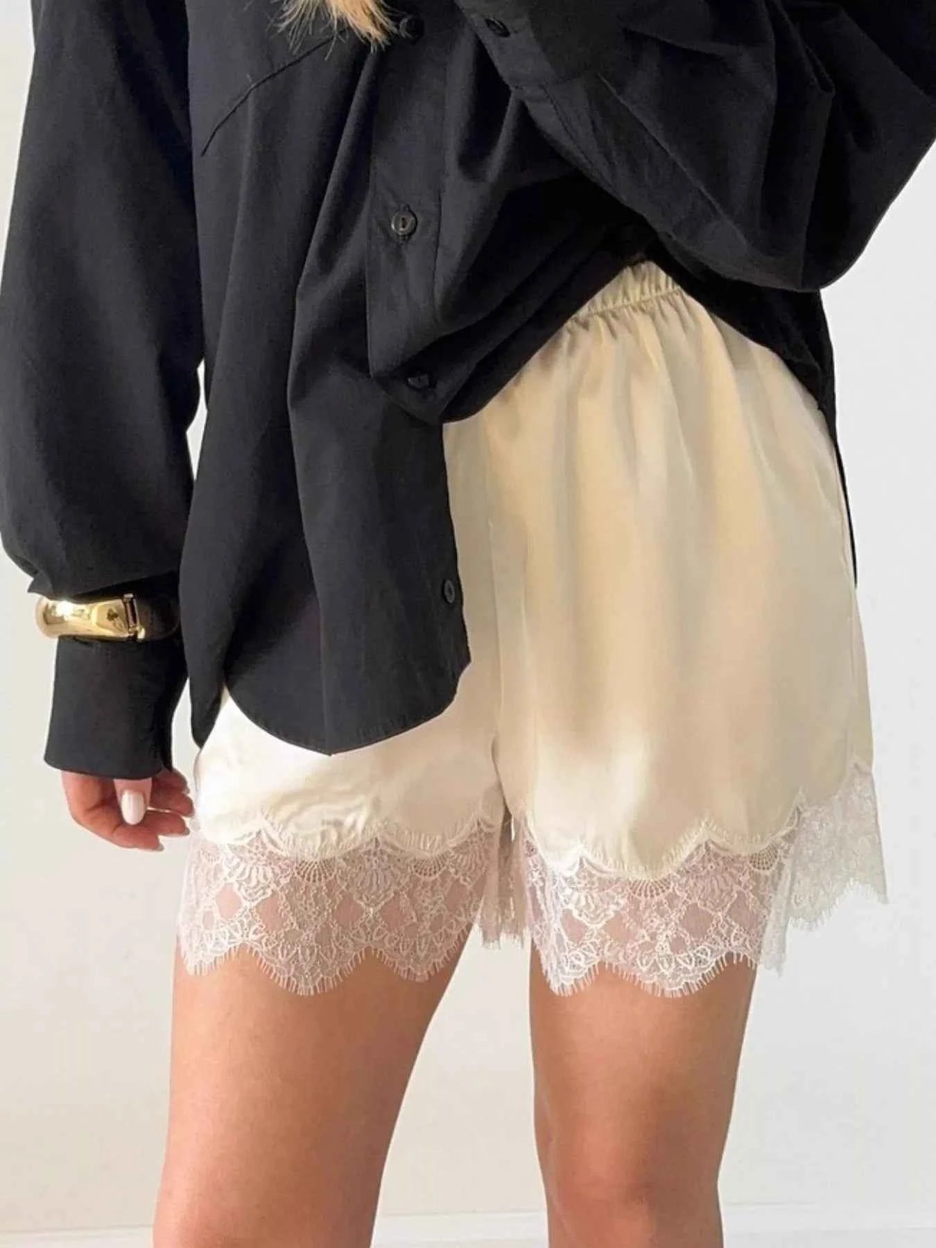 Lace Trim Elastic Waist Shorts 14b3e8ce-4ae6-419b-ac9e-8a5afb27b157-Max-Origin