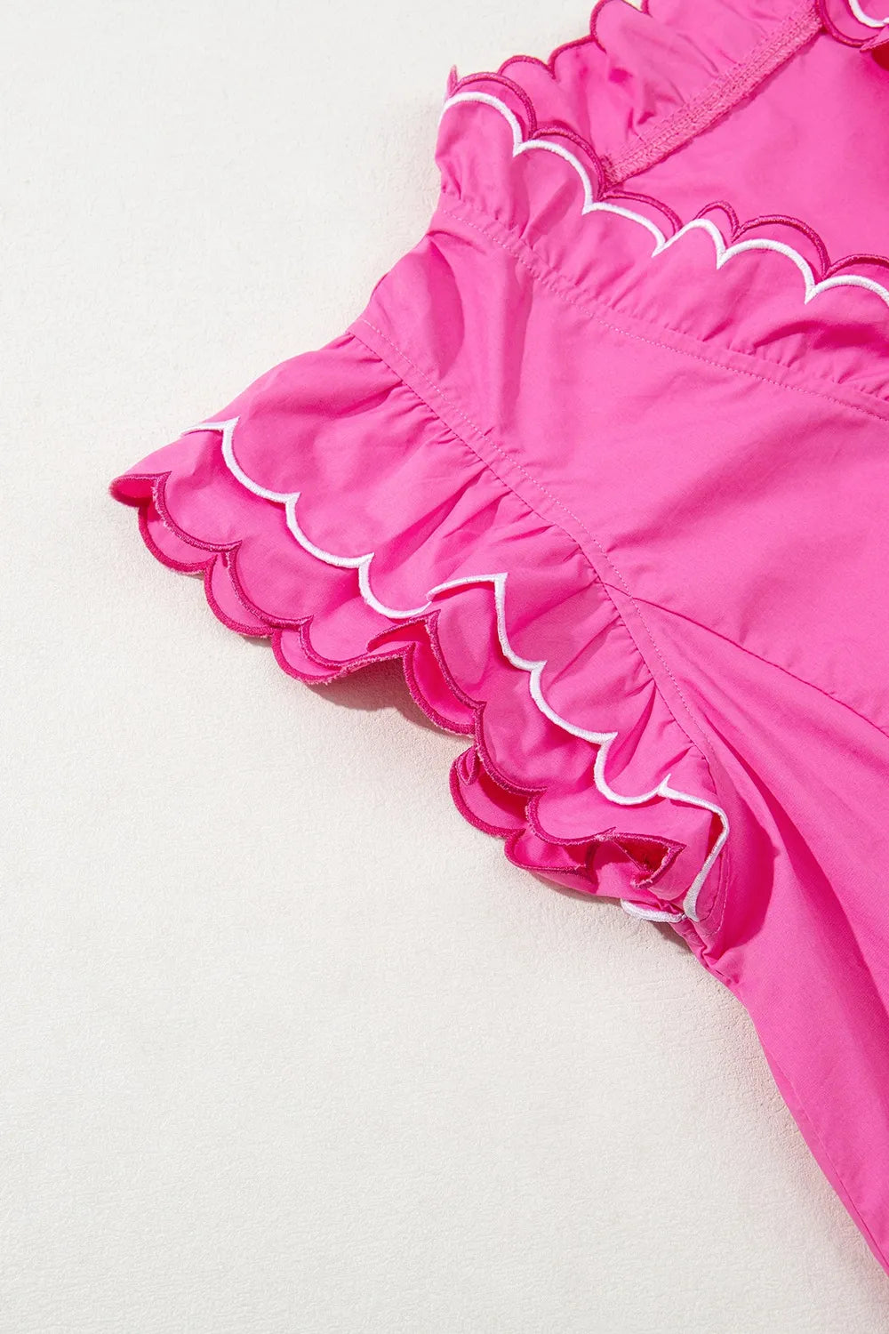 Contrast Scallop Trim Layered Short Sleeve V Neck Blouse 16abe232-ae4c-43d5-83f5-0d4d8d595a47-Max-Origin