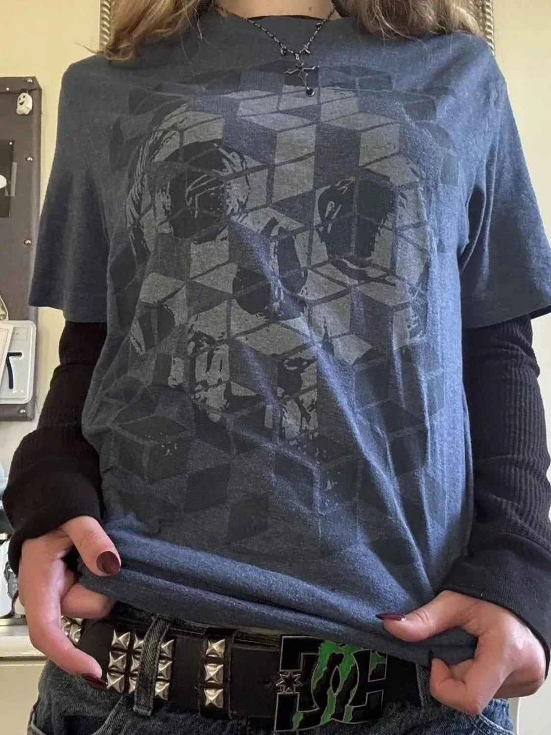 Skull Graphic Round Neck Long Sleeve T-Shirt 18c3bad5-04a4-46e1-9f8a-50fcfe1fc855-Max-Origin