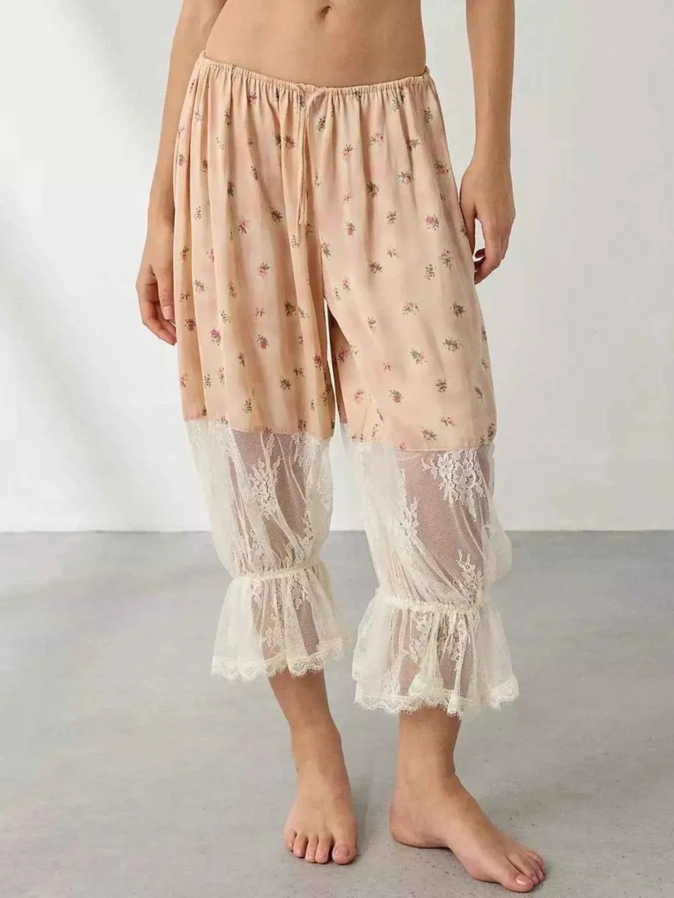 Floral Lace Patchwork Pants 19063989-b9a4-431b-9924-e572082396f9-Max-Origin