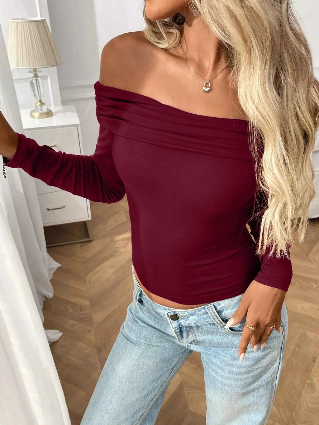 Off-Shoulder Long Sleeve Fitted T-Shirt 1a8d6b1b-a870-49ec-a75c-2b75d5a0a9cf-Max-Origin