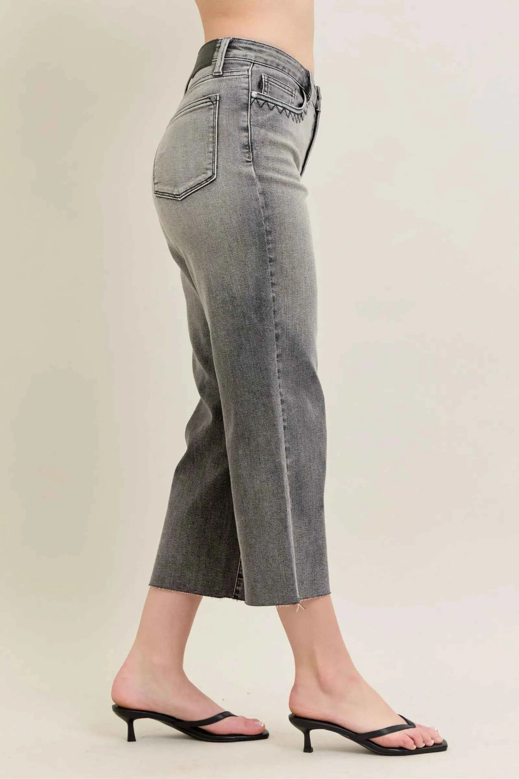 Judy Blue Full Size Wide Leg Capris Jeans Plus Size 1c3a41aa-0416-48b6-aee5-245421eeab8e-Max-Origin