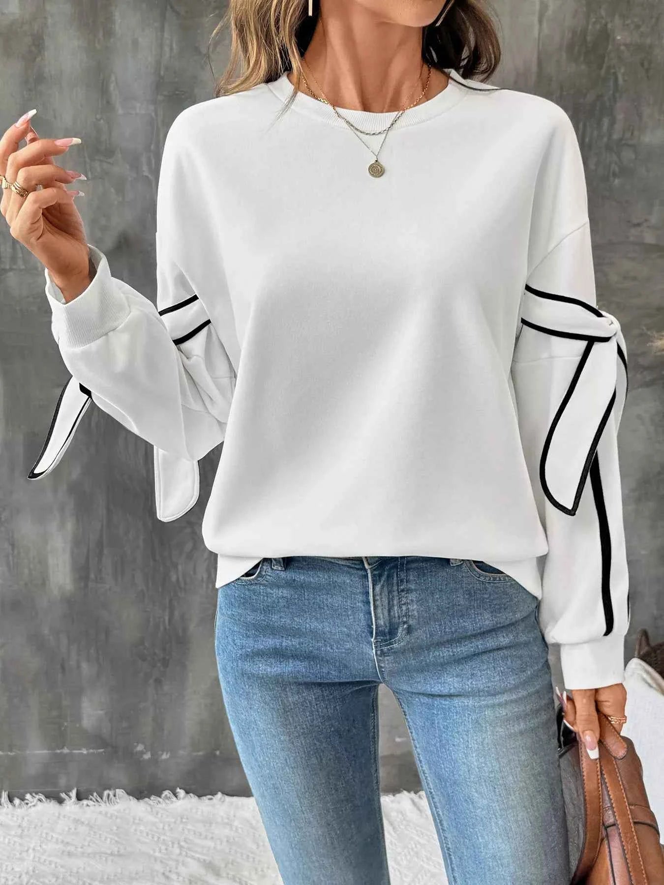 Side Striped Round Neck Sweatshirt 1c8b03e69933403882eb6f0fa18eb045-Max-Origin