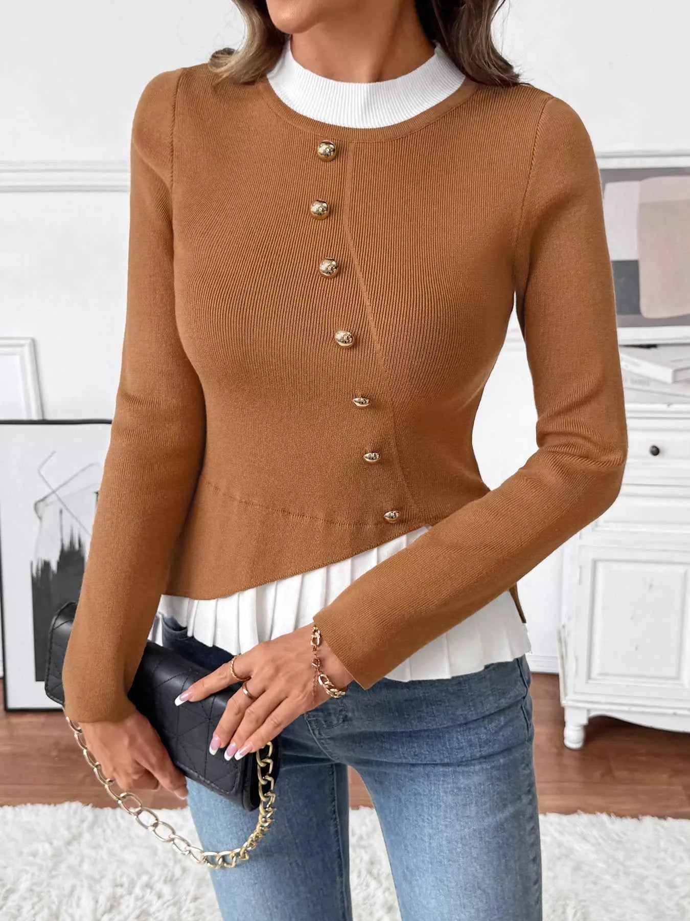 Decor Button Contrast Hem Knit Top 1ca3468cd2464f10be0da3e2fb3567cf-Max-Origin