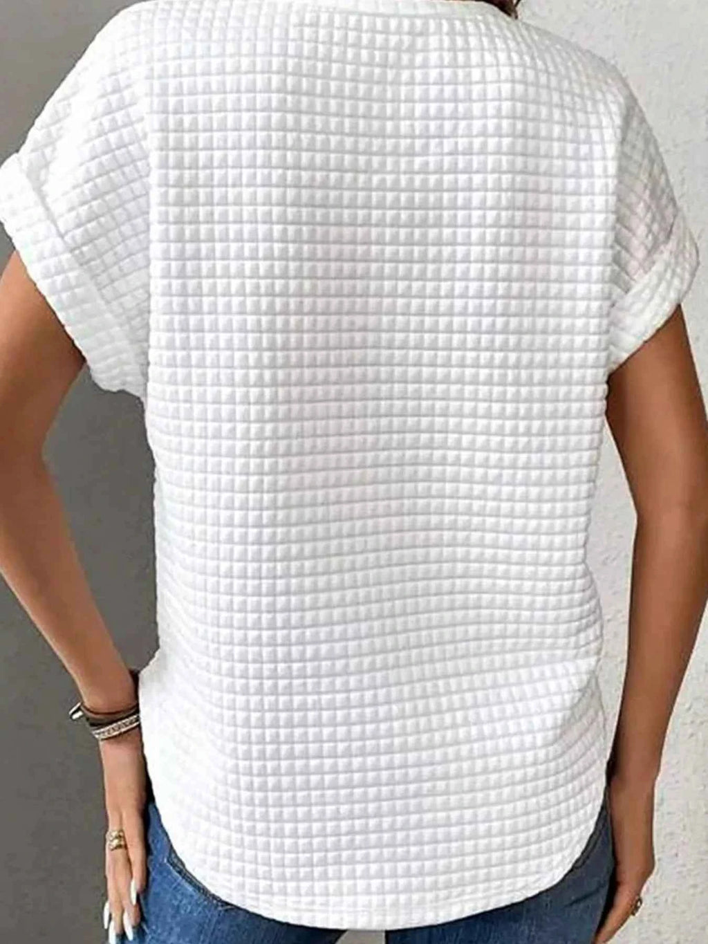 Plus Size Textured Round Neck Short Sleeve Top 1e5743a810204646b86ed41f85b77cf6-Max-Origin