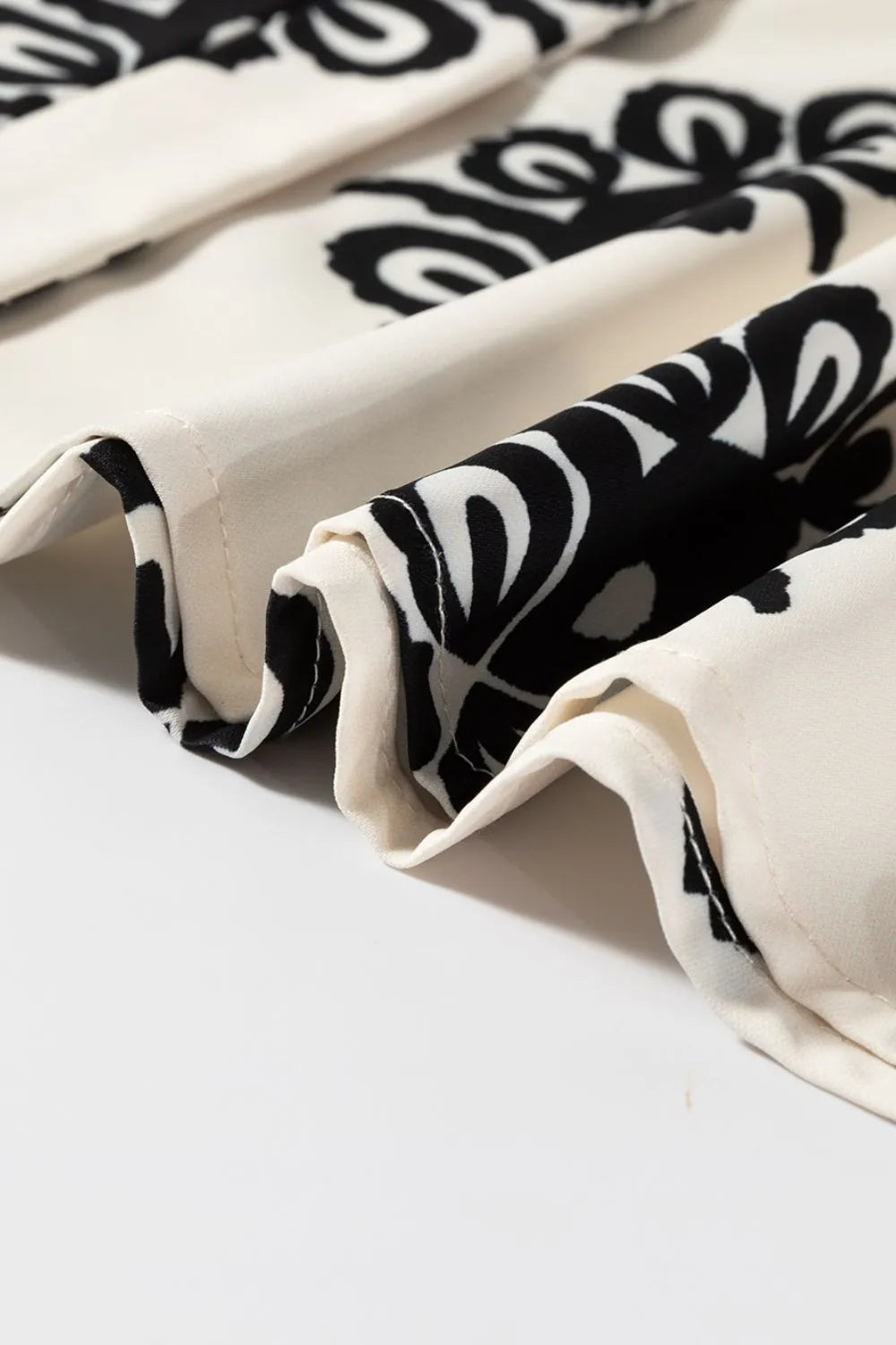 Printed Short Sleeve Loose Blouse 1eabdabb-ddd8-43a4-b488-6147dcf94203-Max-Origin