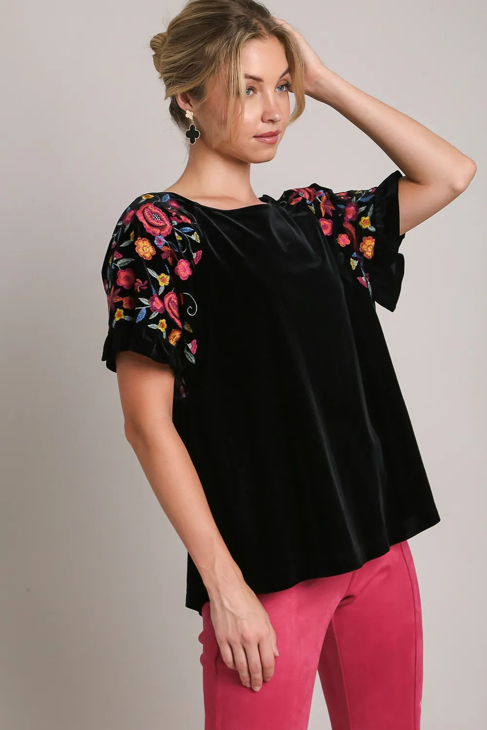Umgee Full Size Velvet Embroidery Short Sleeve Blouse Black 22f326c5-5381-490f-a4bb-a589b09bc985-Max
