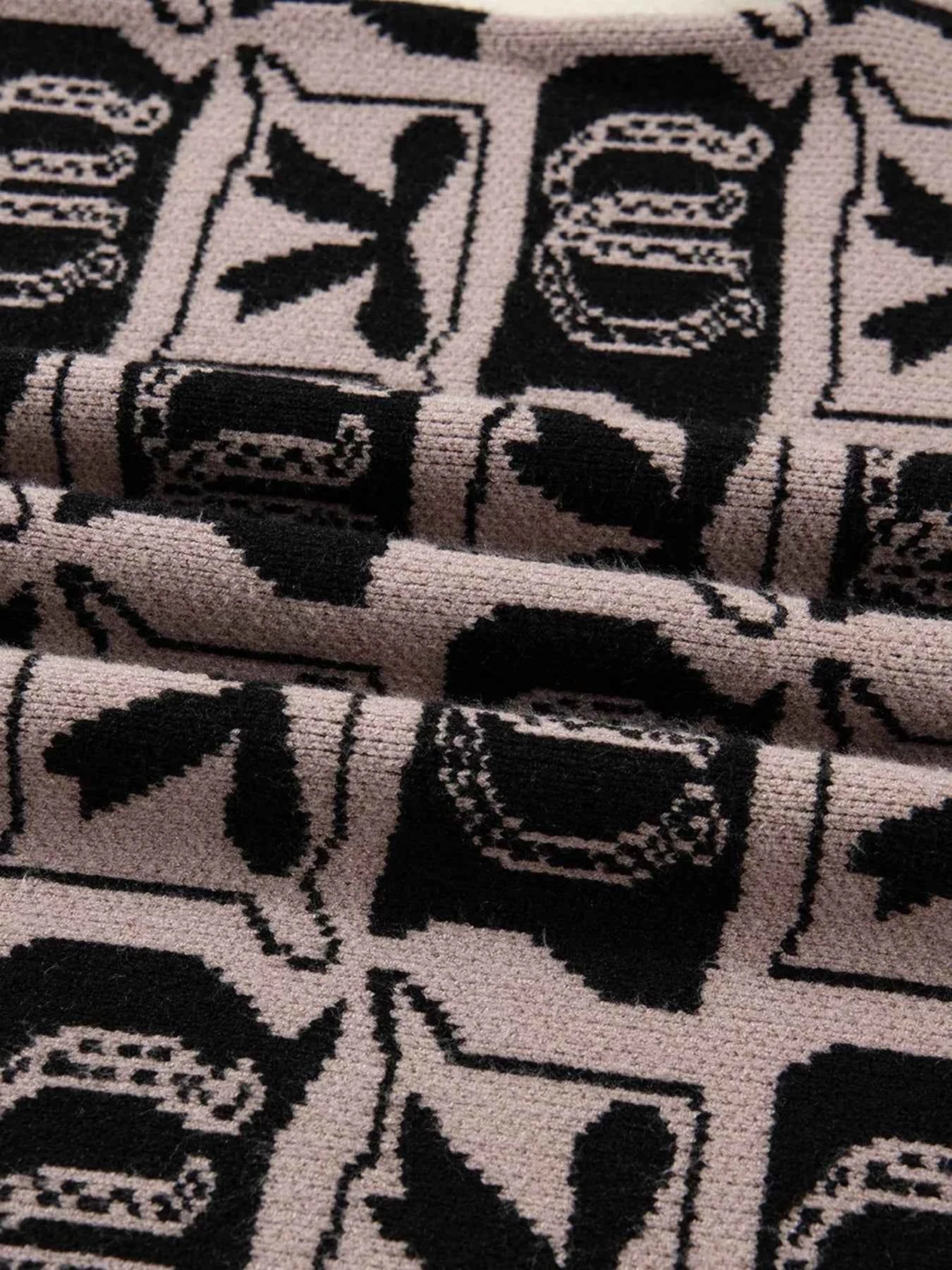 Bows & Horseshoes Pattern Round Neck Sweater 23771779e46542bc859d321f7622de1b-Max-Origin