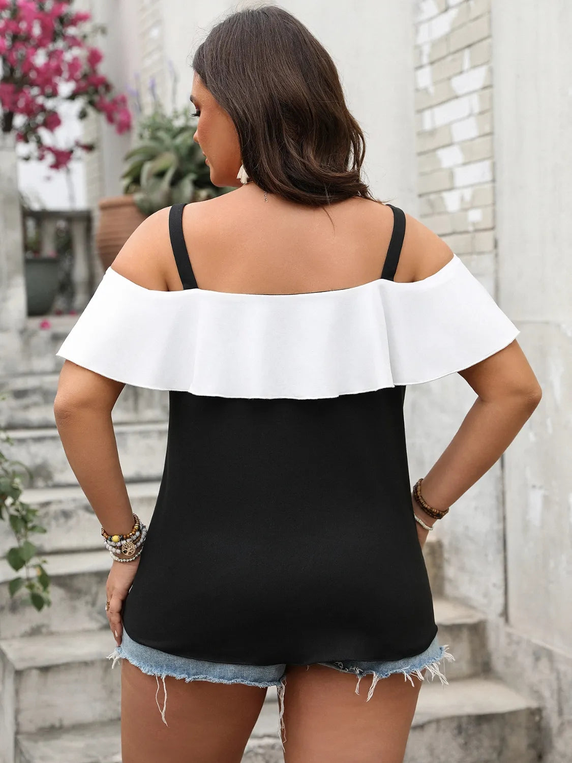 Plus Size Ruffled Contrast Short Sleeve Blouse 23797187-9506-43d4-b471-6666c62cd096-Max-Origin