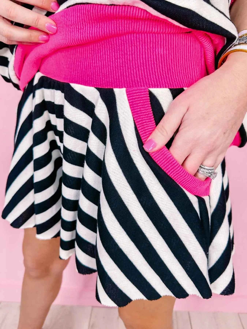 Stripe Contrast Ribbed Banding Long Sleeve Blouse and Loose Shorts Set 25207d15-cab6-4e53-a956-e0b7e30a38ee-Max-Origin