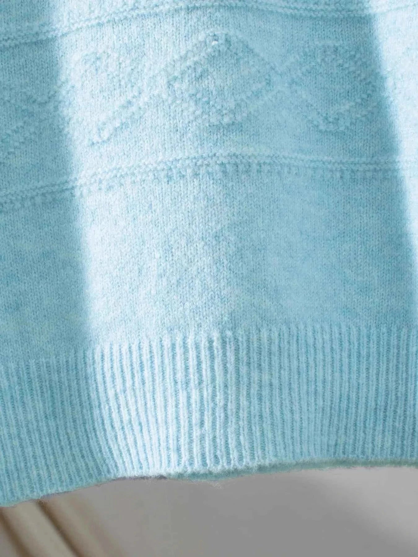 Round Neck Long Sleeve Sweater 27bcbb30-d3f8-4b66-bfda-a111db3409ed-Max-Origin