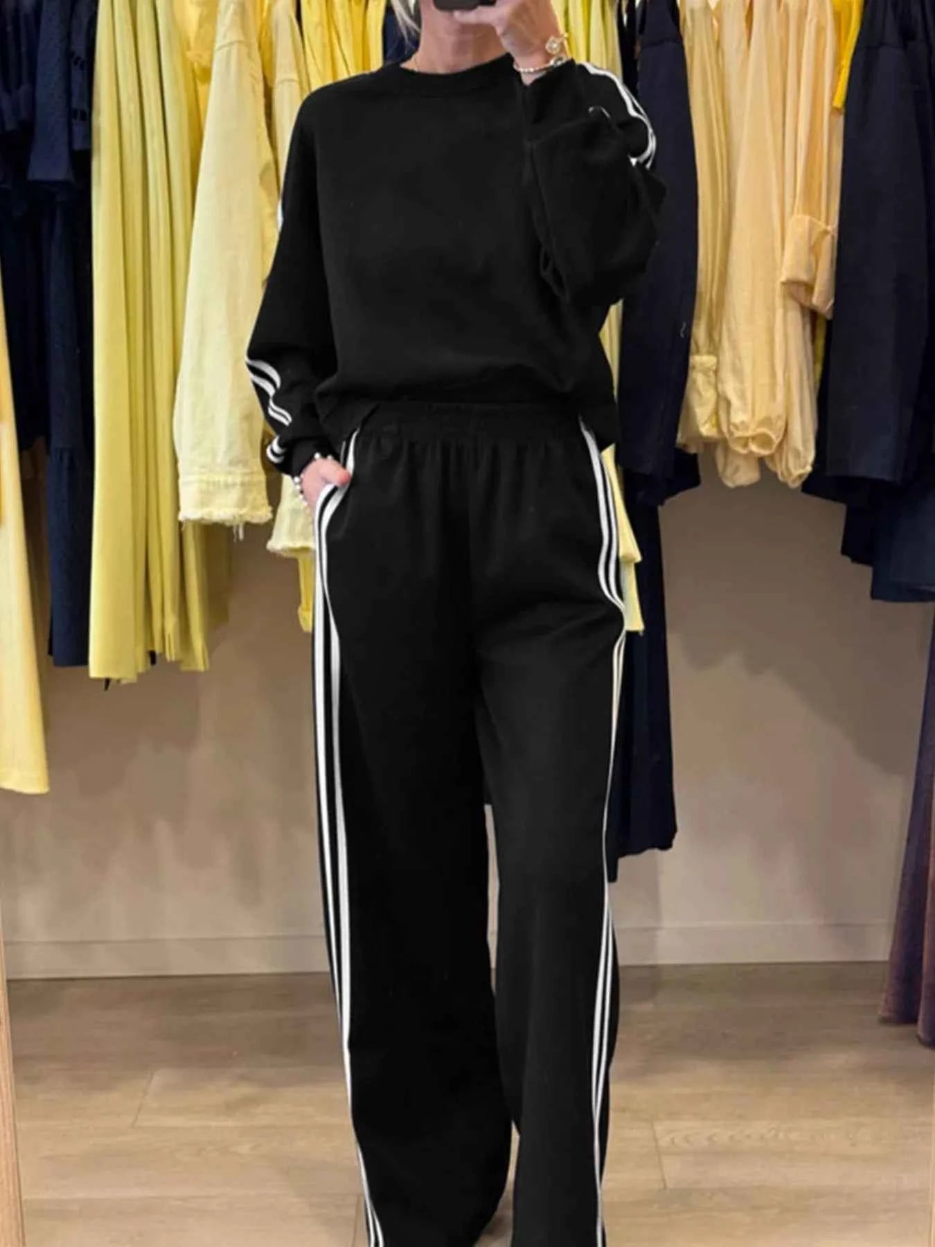 Striped Detail Crewneck Top and Elastic Sweatpants 2pcs Set 2a4091f1-0206-4f22-9c12-e619dc19e146-Max-Origin