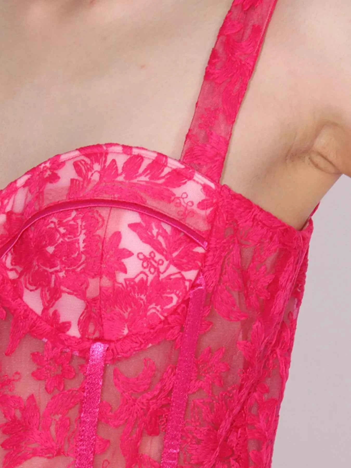 Lace Sweetheart Neck Cami Dress 2bf58625-08f1-48f3-8486-ec773448299e-Max-Origin
