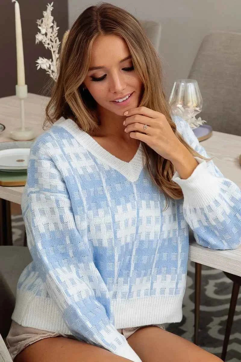 BiBi Hashtag Grid Textured V-Neck Sweater 2c2976d815f1479f83974f2e30845979-Max-Origin