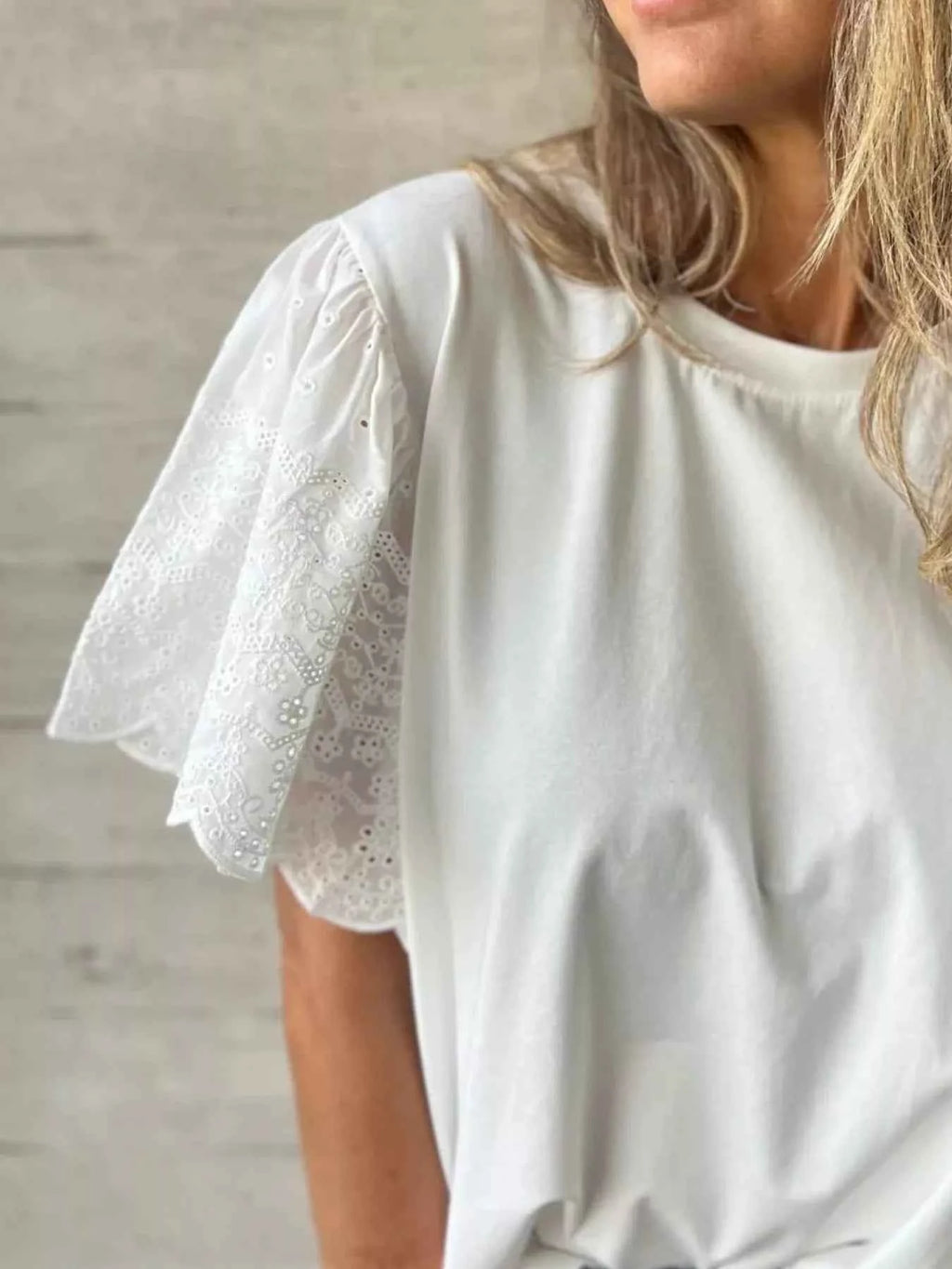 Plus Size Lace Detail Round Neck T-Shirt 2c3394c7-51e5-4a34-92e4-c2738d3af65a-Max-Origin