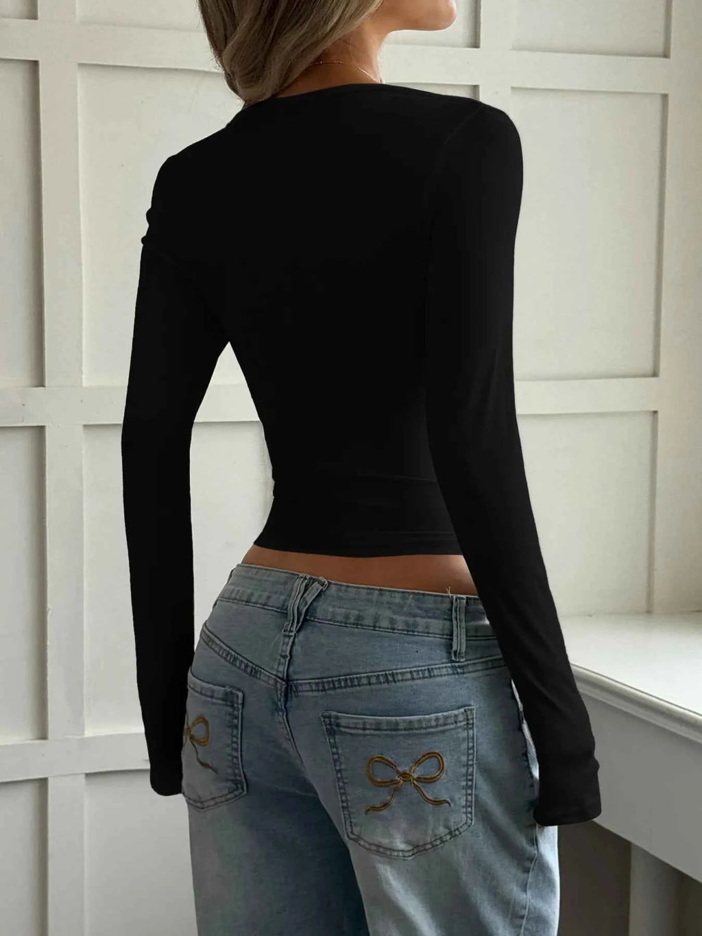 Cut-Out Long Sleeve Crop T-Shirt 2cf3274b7b074674aa51e8175f1d671a-Max-Origin