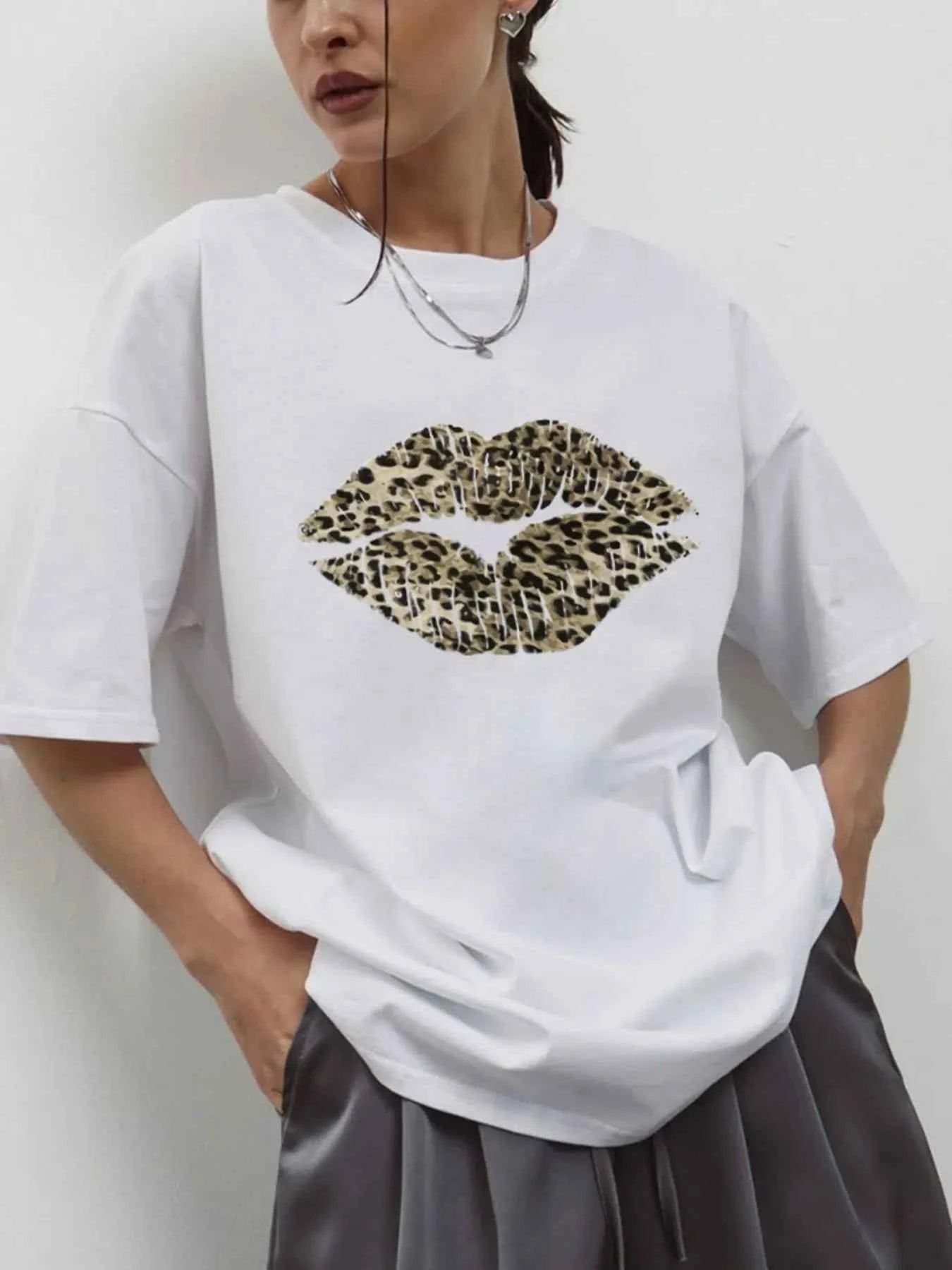 Leopard Lips Round Neck Oversized T-Shirt White 2d0d7499-636a-4e8a-a1de-cb84d3ffb79d-Max-Origin