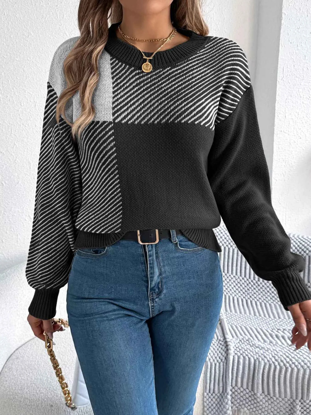 Color Block Striped Round Neck Sweater 2d58be31-babf-471e-bf0e-3b0b630fe4a7-Max-Origin