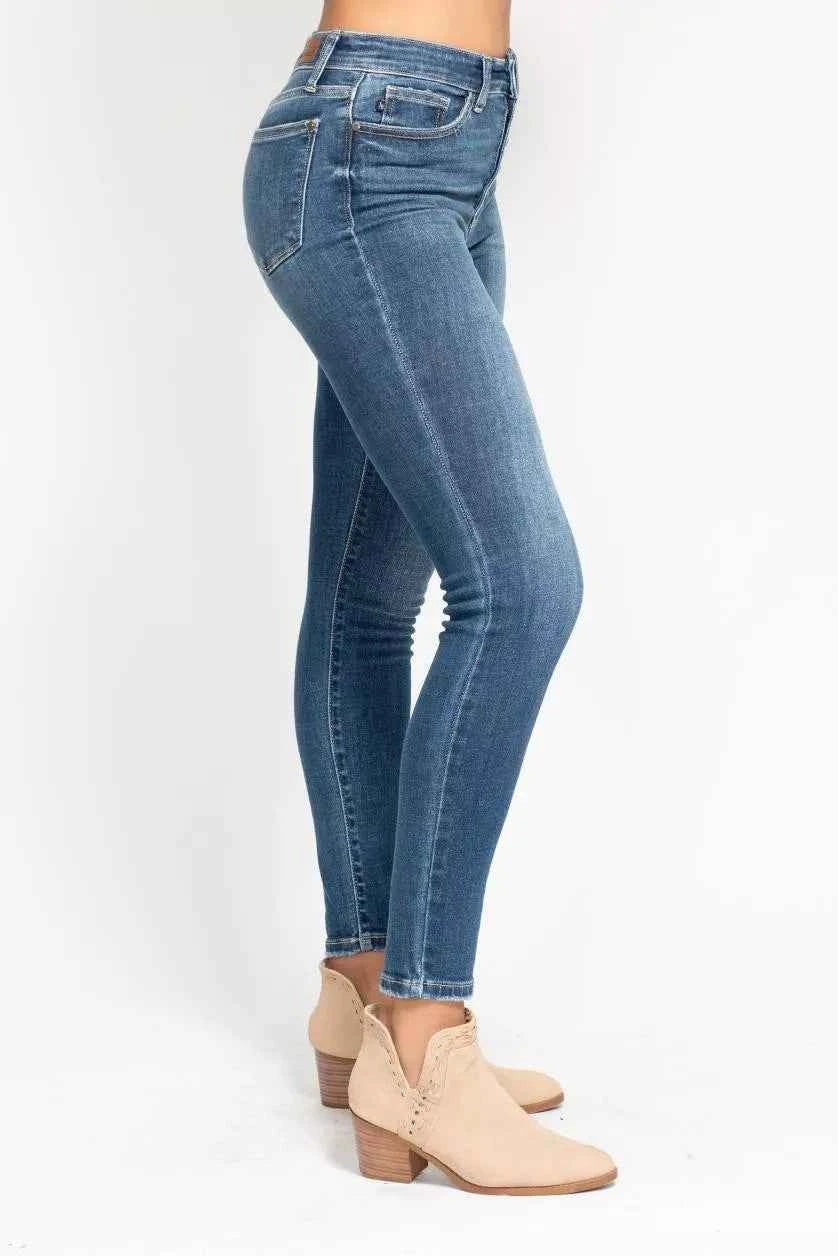 Judy Blue Full Size High Rise Button Fly Skinny Jeans Plus Size 2e870ee67db34d118a9fedd3eceb07c3-Max-Origin