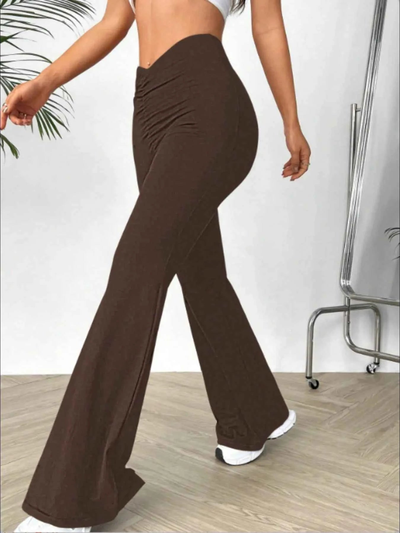 High Waisted Flare Pants 368af628-b717-4b5f-a463-6dc8afb9ad72-Max-Origin