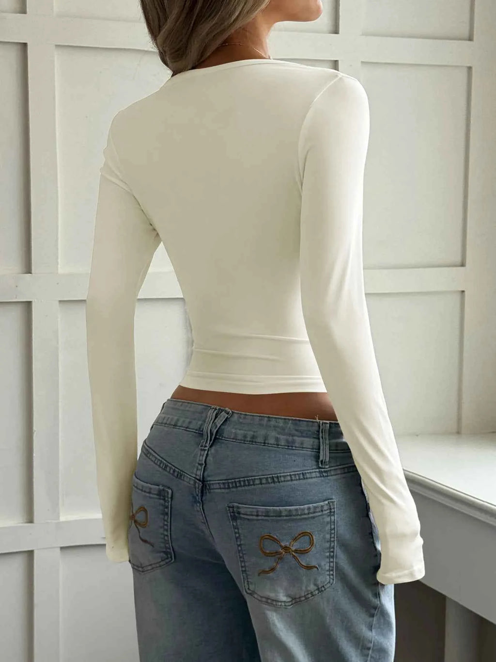 Cut-Out Long Sleeve Crop T-Shirt 36c1970fb9f5488d932d814a805bb51d-Max-Origin