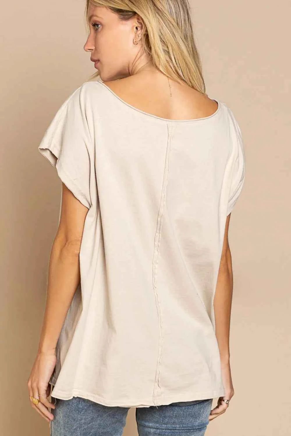 POL Peace Sign Studded V-Neck T-Shirt 37f45d7f-763b-43a8-be4e-673af1a0a1ef-Max-Origin