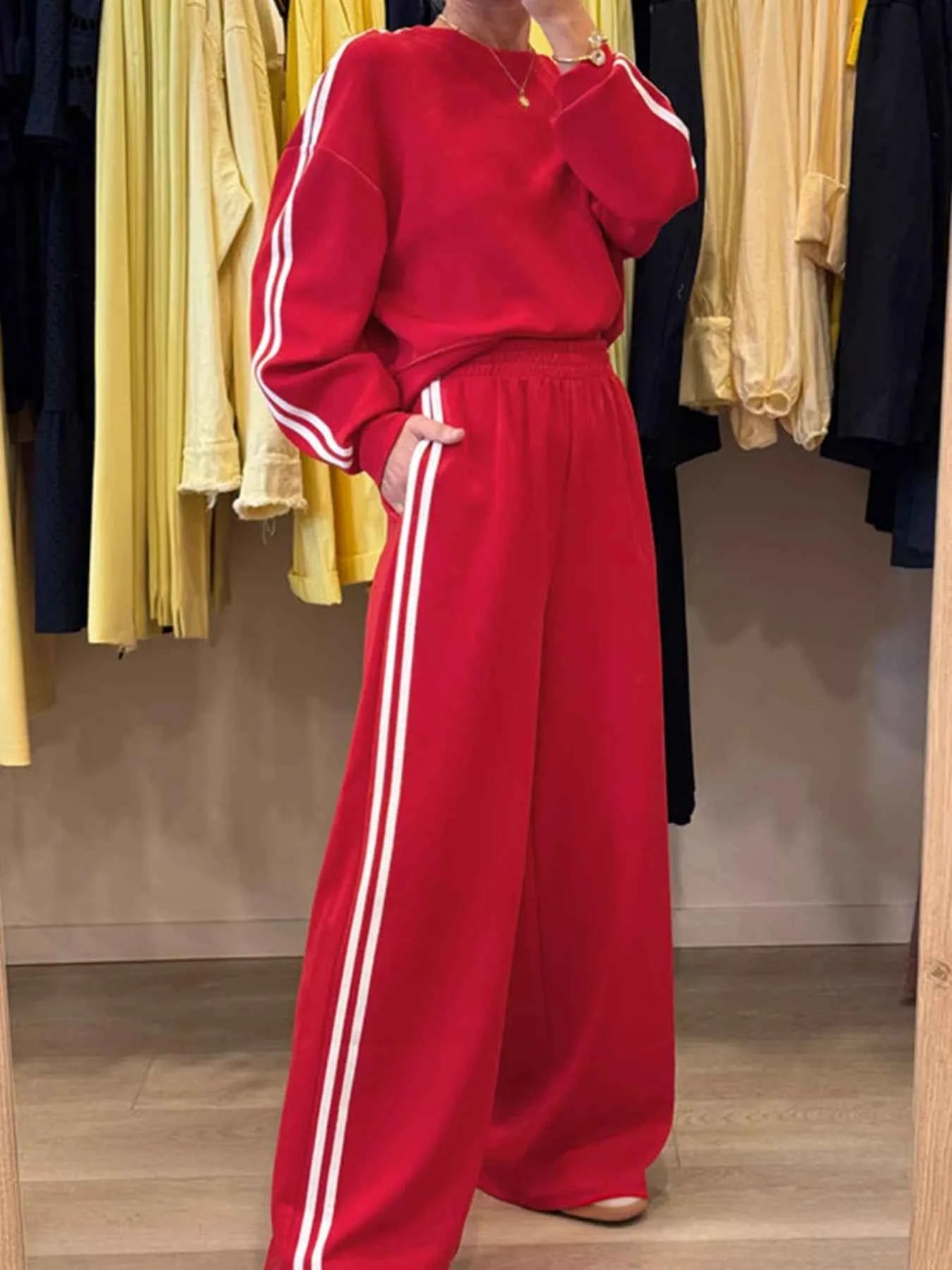 Striped Detail Crewneck Top and Elastic Sweatpants 2pcs Set 3b1e5f2ea11c4cd0bb61f4432dab7cf1-Max-Origin