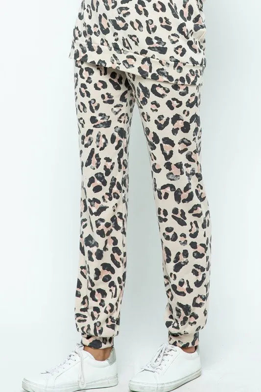 BiBi Leopard Casual Pants with Side Pockets 3bf83850-a885-4d5e-9ced-88c03b1a889c-Max-Origin