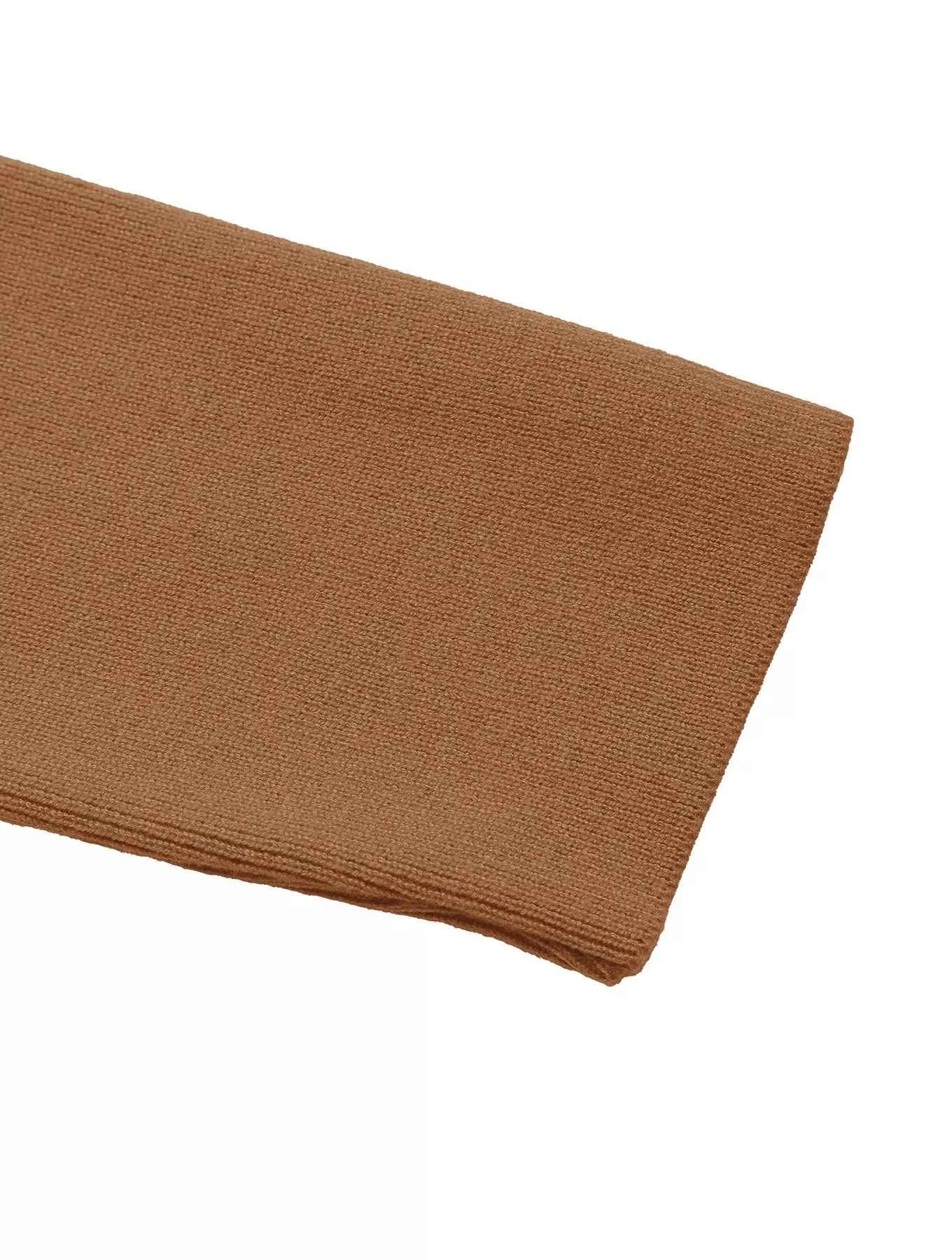 Decor Button Contrast Hem Knit Top 3c0589fad8dd486994500214e93574fb-Max-Origin