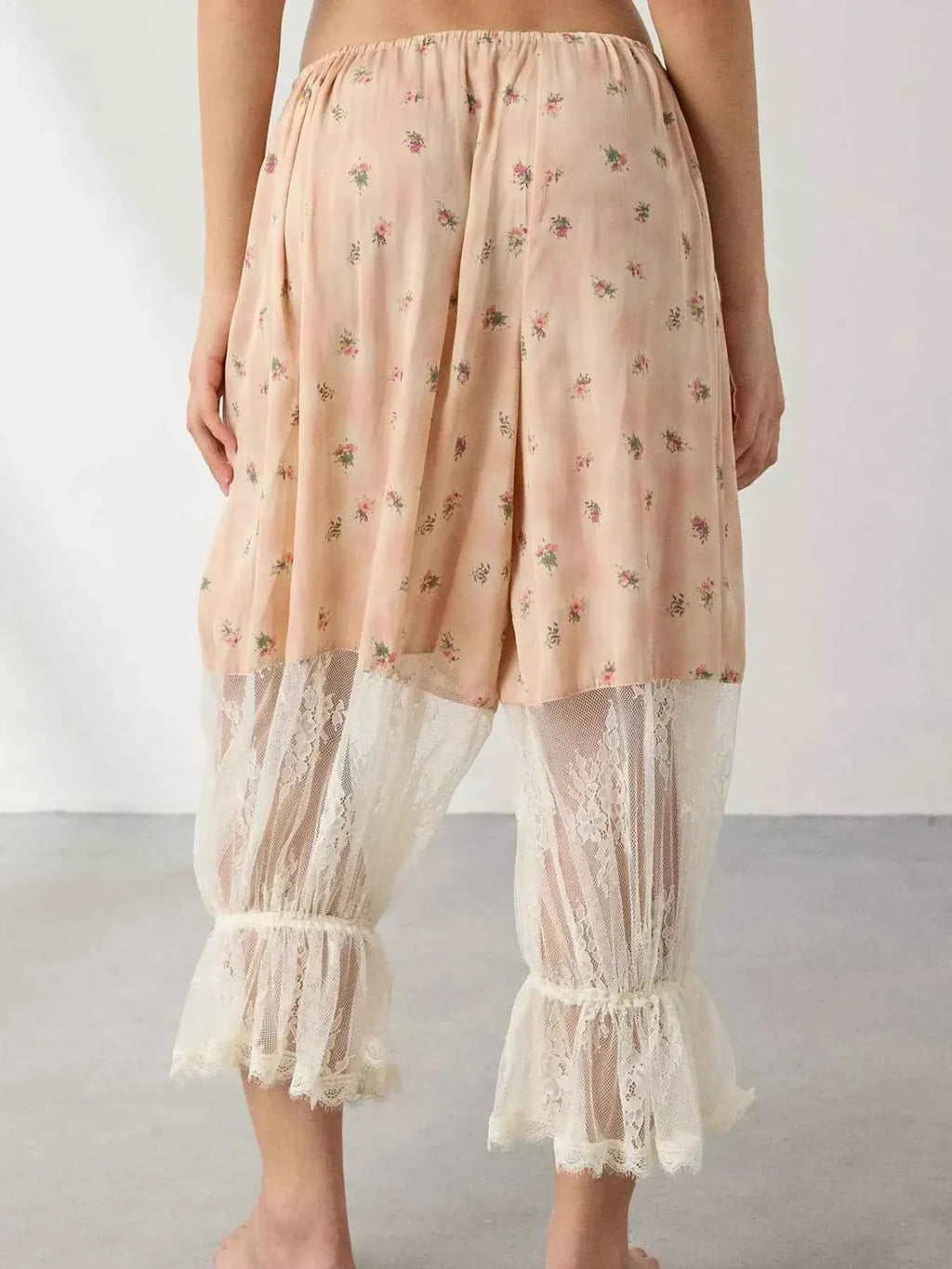Floral Lace Patchwork Pants 3c1234e9-e4d6-4ee6-94e9-9668b1ec8013-Max-Origin