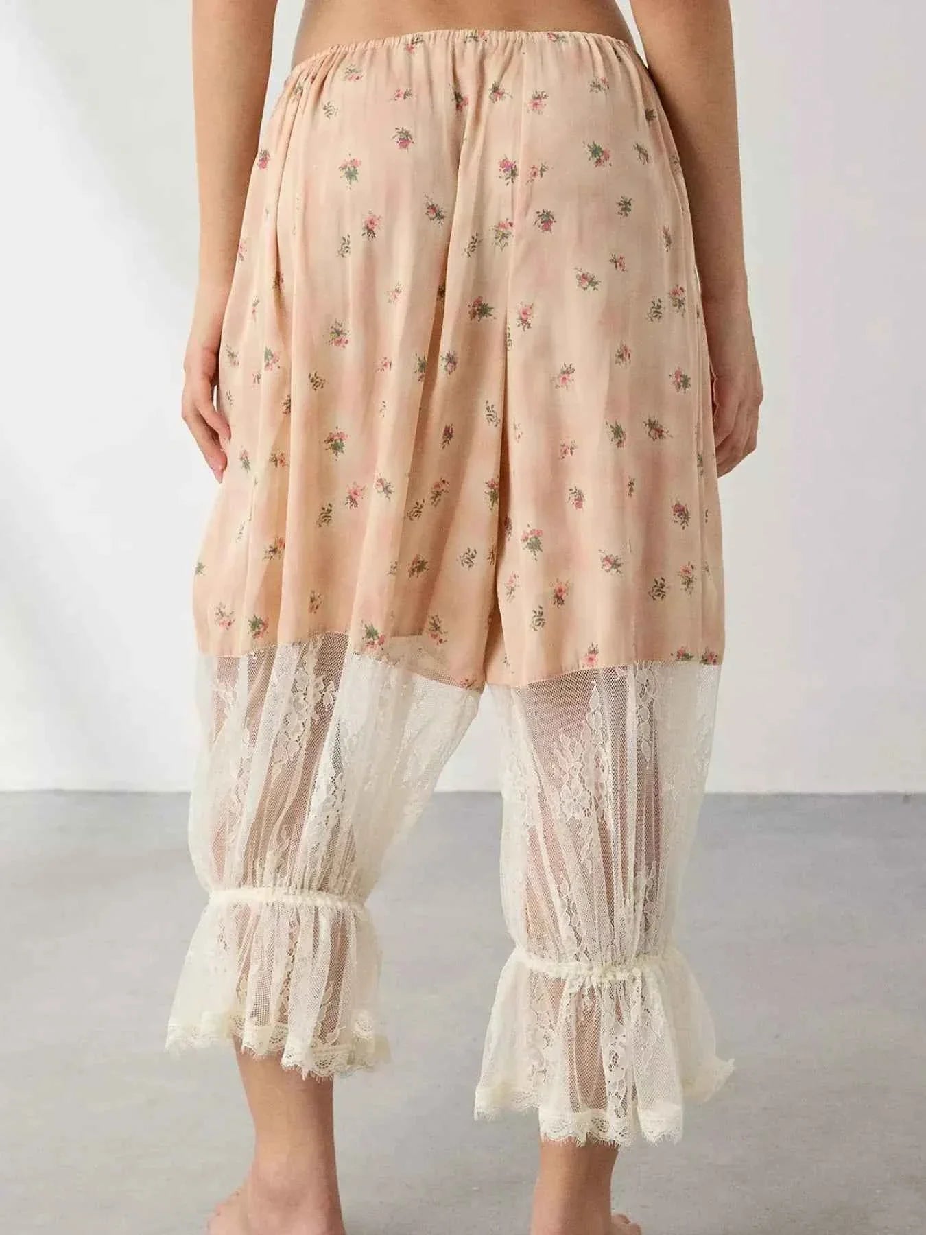 Floral Lace Patchwork Pants 3c1234e9-e4d6-4ee6-94e9-9668b1ec8013-Max-Origin