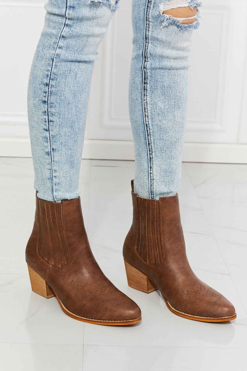 MMShoes Love the Journey Stacked Heel Chelsea Boot in Chestnut Brown 3cd08cc647af44bb9829561d90302b87-Max