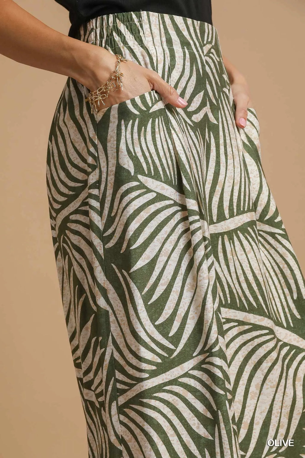 Umgee Palm Leaf Print Wide Leg Culotte Pants 3d1afba5-27eb-461f-8871-b2c386ceee18-Max-Origin