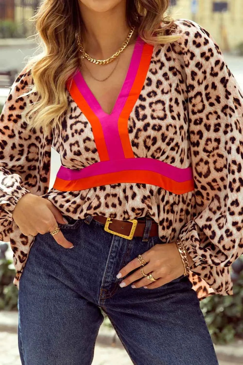 Leopard Print V-Neck Blouse with Contrast Trim 3ee56d41-b772-4950-8f97-7530c8dfa5bf-Max-Origin