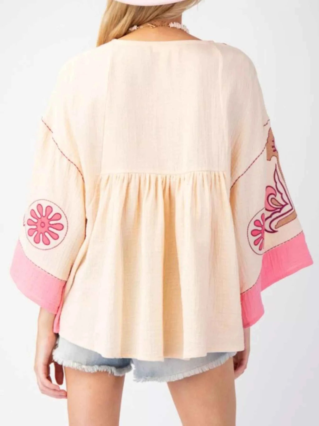 Printed V-Neck Top with Contrast Trim Details 3f69fd1c-9e70-48c2-9ed7-bb3c6c69009e-Max-Origin