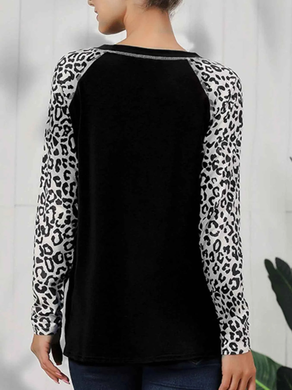 Leopard Print Raglan Sleeve Twist Hem T-Shirt 4004811b-bc74-48e7-b842-16cde87c86fa-Max-Origin