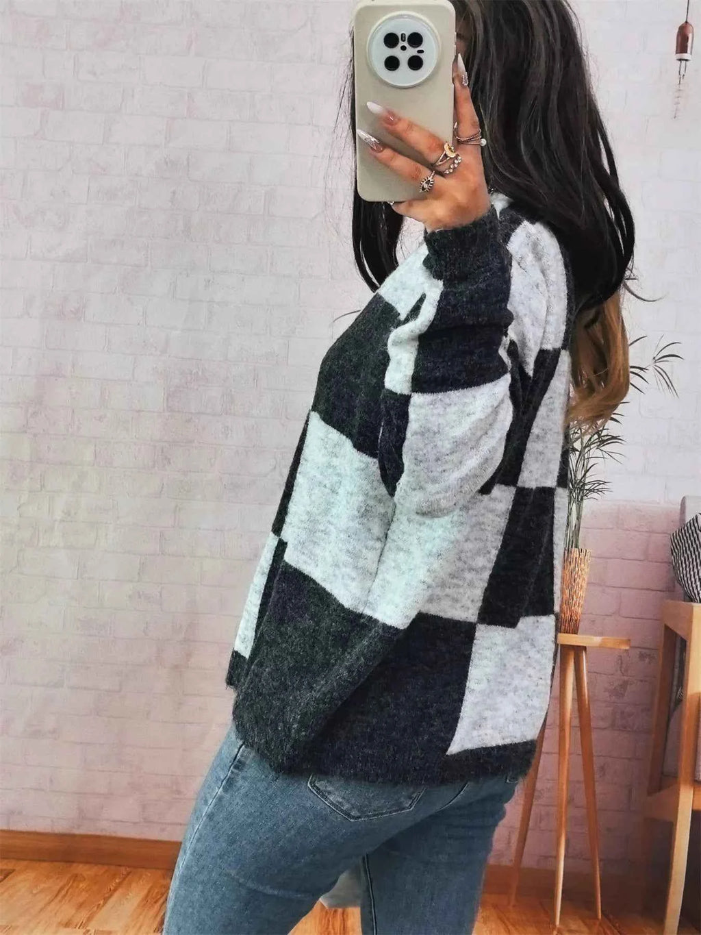 Color Block Round Neck Sweater 427a927d6e6a4fca8314fb195d55f12d-Max-Origin