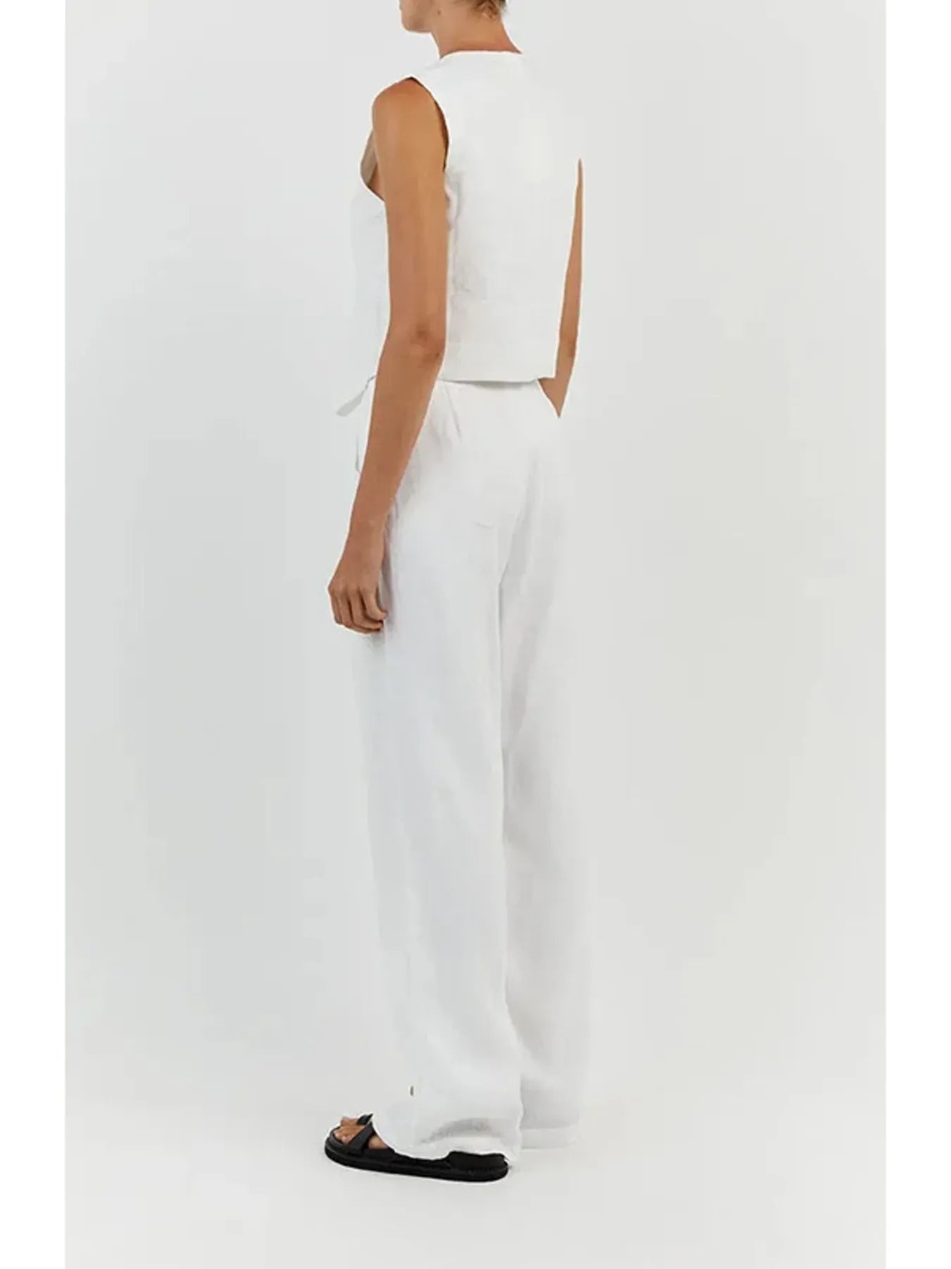 Full Size V-Neck Vest and Wide Leg Pants Set Plus Size 42e3f33de91e4f4c99ff8d42f932a17d-Max-Origin