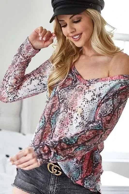 BiBi Snakeskin Print Low Gauge Hacci V Neck Top 43f6996b0eb34e37a835fe1911d75ace-Max-Origin