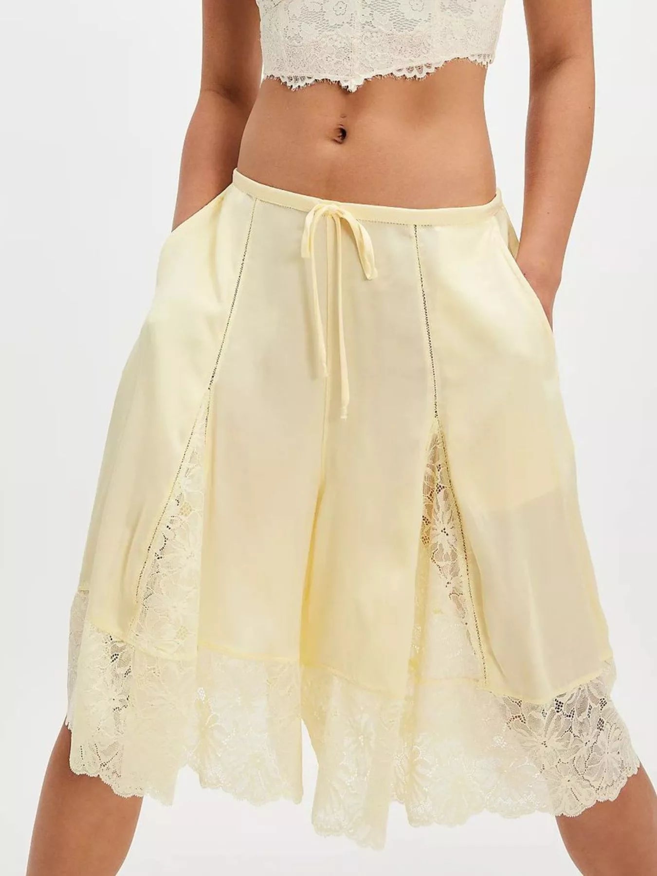 Lace Detail Shorts 43fff9e6-5e2a-425f-93ba-6f475d1597c1-Max-Origin
